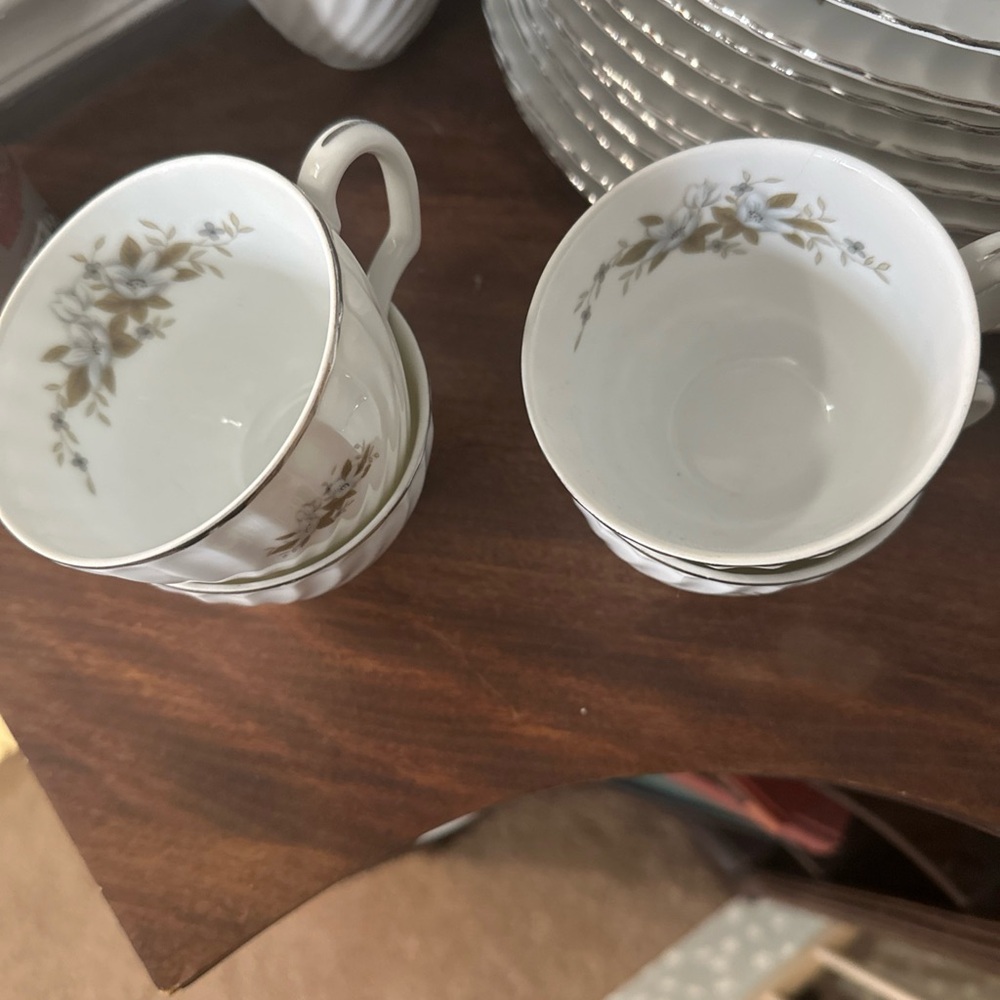 Elegant White Floral Dinnerware Set - Picture 2 of 4